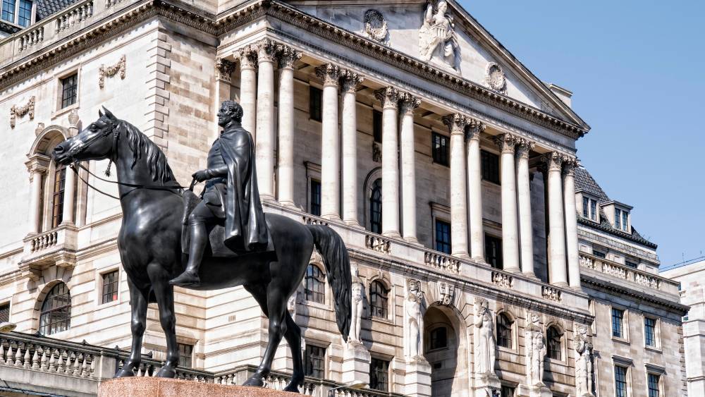 La Banque d’Angleterre assouplit les règles applicables au secteur bancaire
