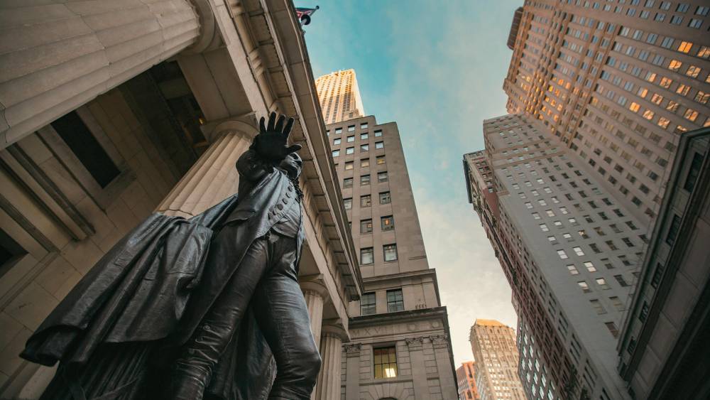 Wall Street, l’indétrônable ?