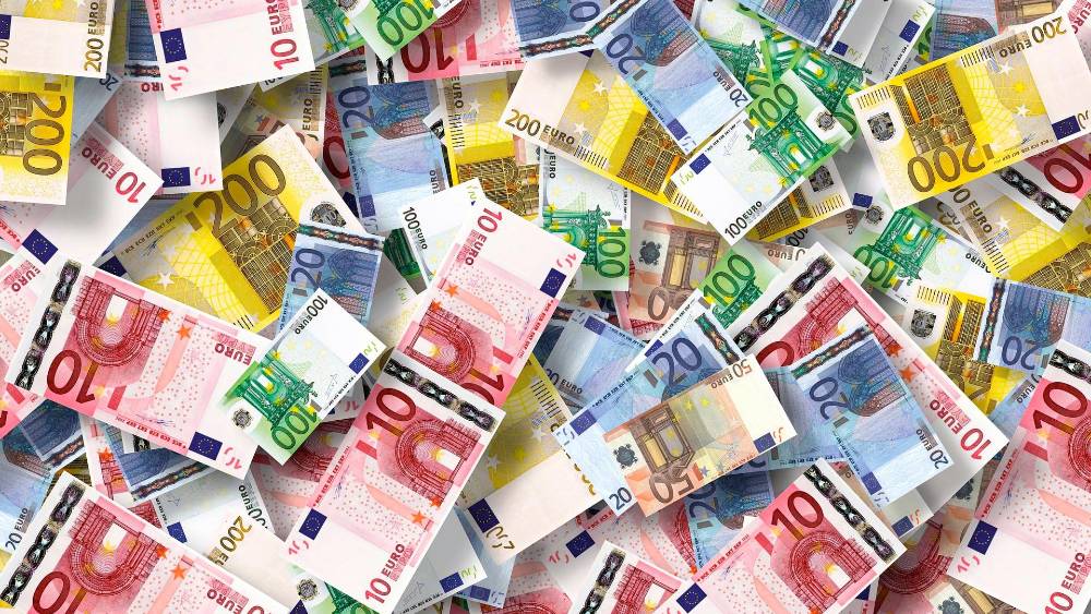 Le cash toujours bien accessible en France