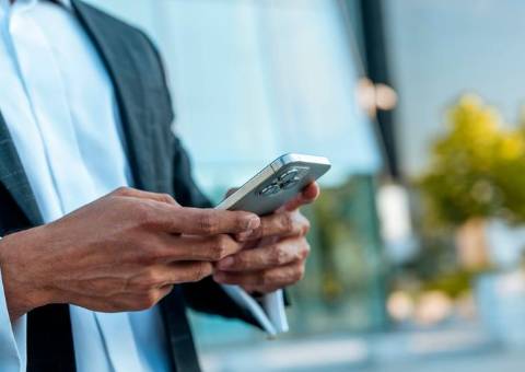 Erica, l’assistant IA de&nbsp;Bank of America suit les comptes des clients de manière proactive, leur envoie des alertes sur leurs dépenses et&nbsp;peut agir contre la&nbsp;fraude.